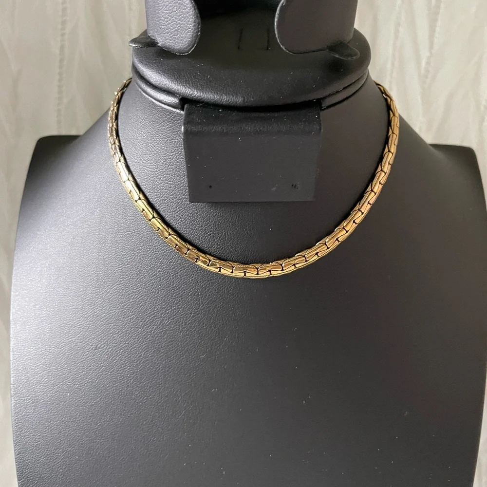 Black bead dangling, thick gold tone chain choker with extender -2 strands